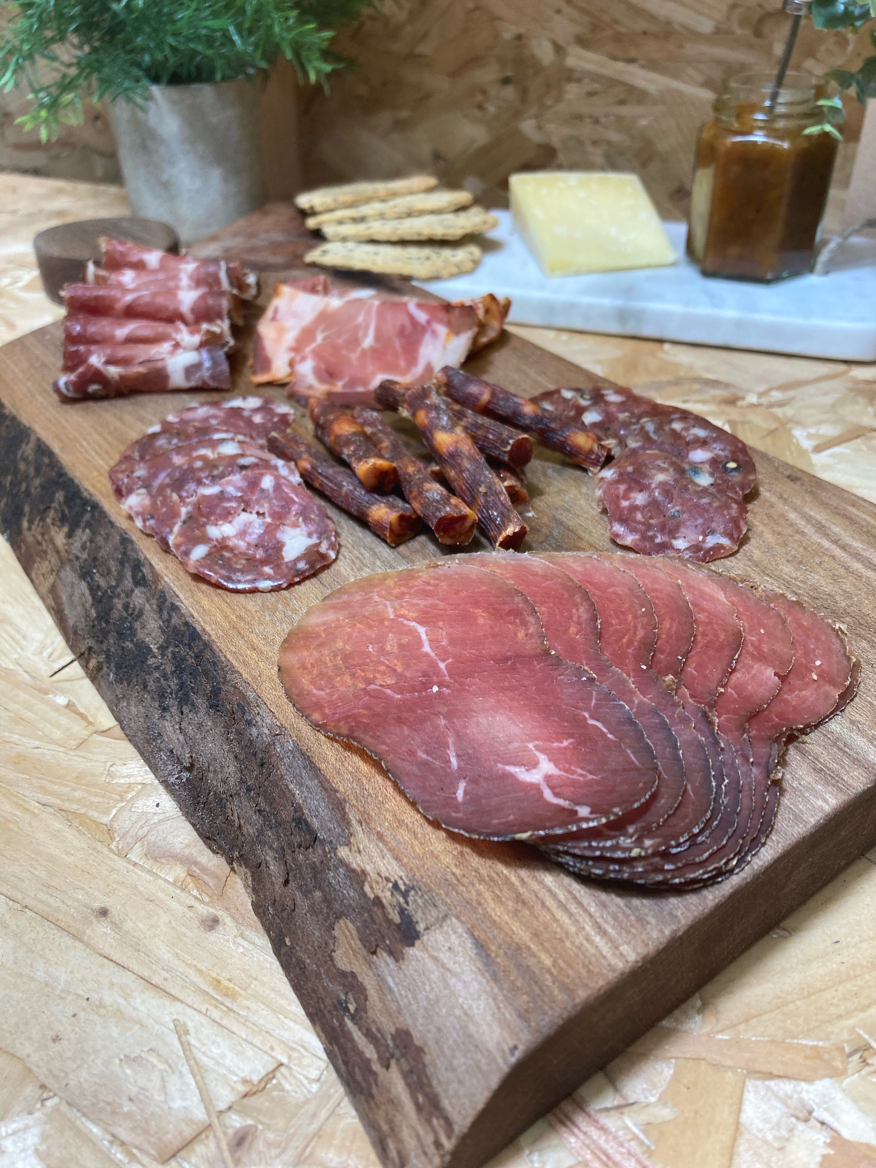 Ispini Charcuterie Box